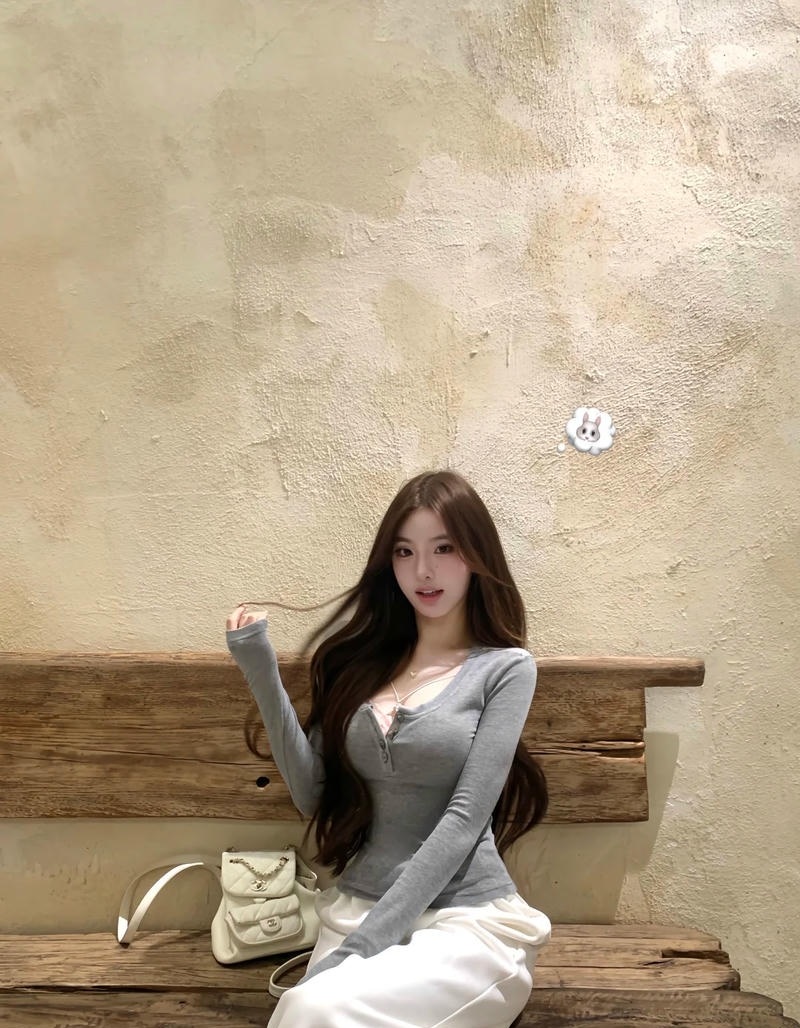 Hot girl tạo dáng chu môi đáng yêu khó cưỡng