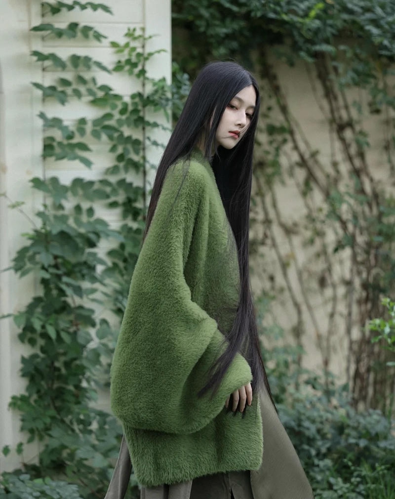 Hotgirl tóc dài với mái tóc đen óng mượt