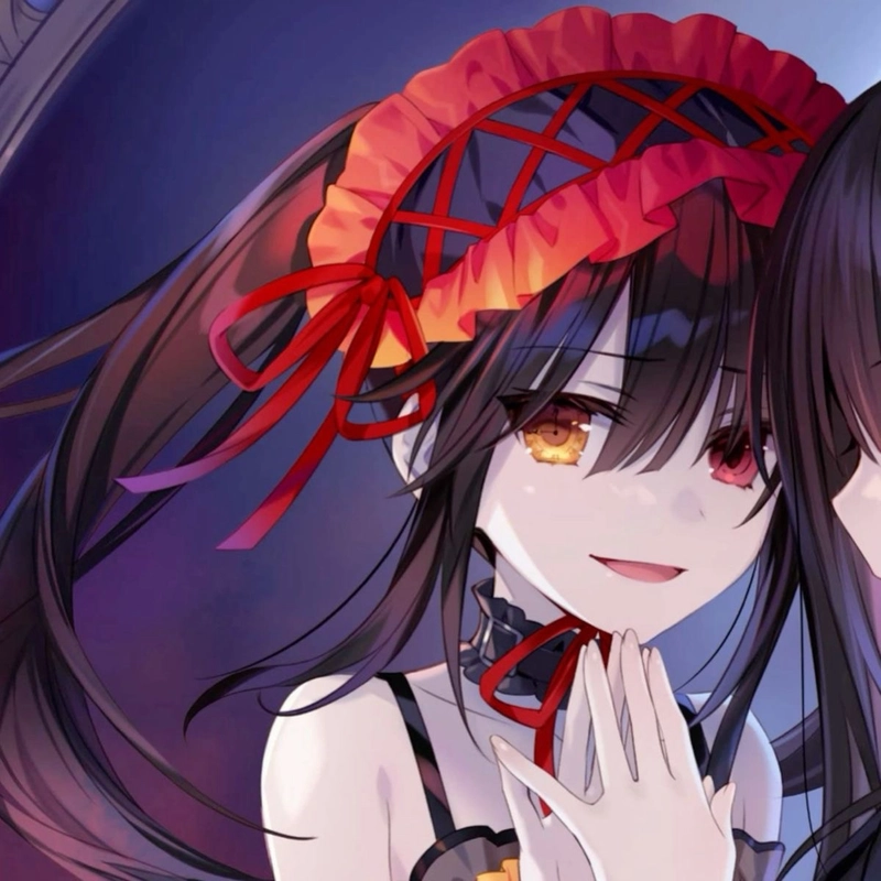Nhân vật anime Kurumi với đôi mắt dị sắc và súng cổ