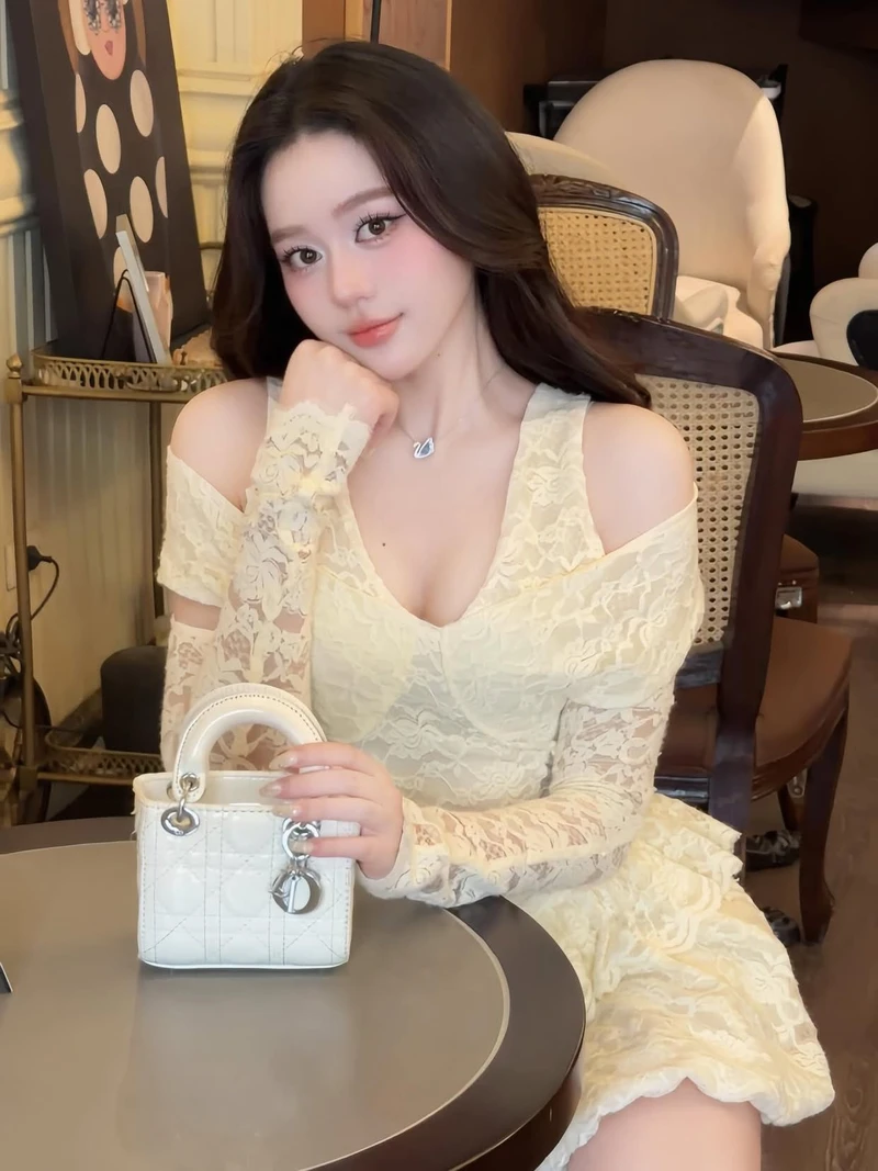 Nụ cười duyên dáng của gái xinh sinh năm 2003