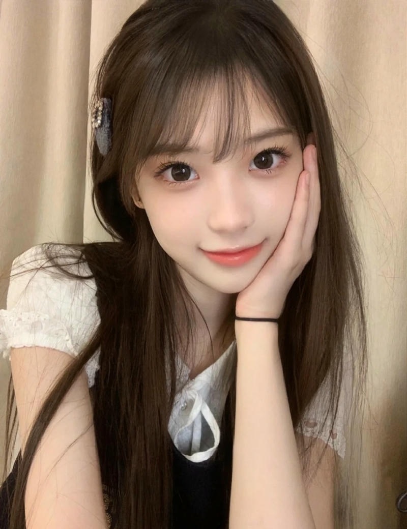 Nụ cười tươi tạo sức hút của gái hot douyin