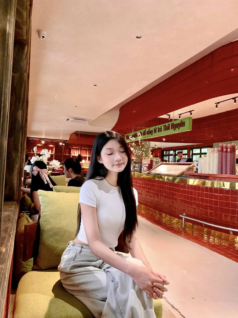 Nữ sinh 2k sexy đôi môi đỏ mọng nhục dục