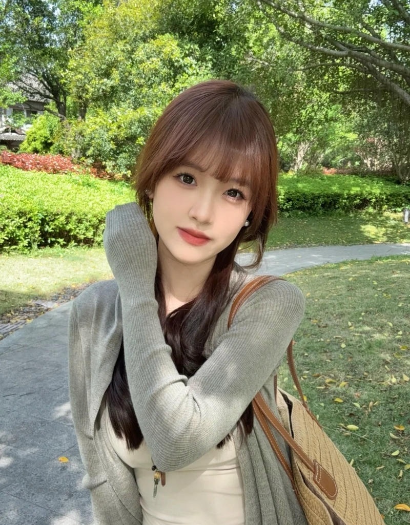 Selfie nhẹ nhàng mang nét gái hot douyin
