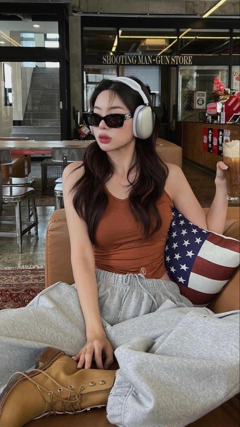 Sưu tập ảnh gái đeo kính dễ thương làm avatar nổi bật