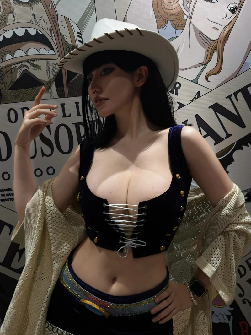 Tạo hình nhân vật nữ hợp style cosplay anime hiện đại