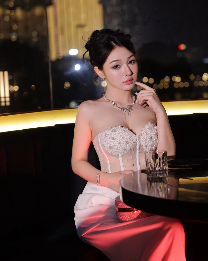 Trần hà linh bikini sở hữu thần thái tự tin cuốn mắt