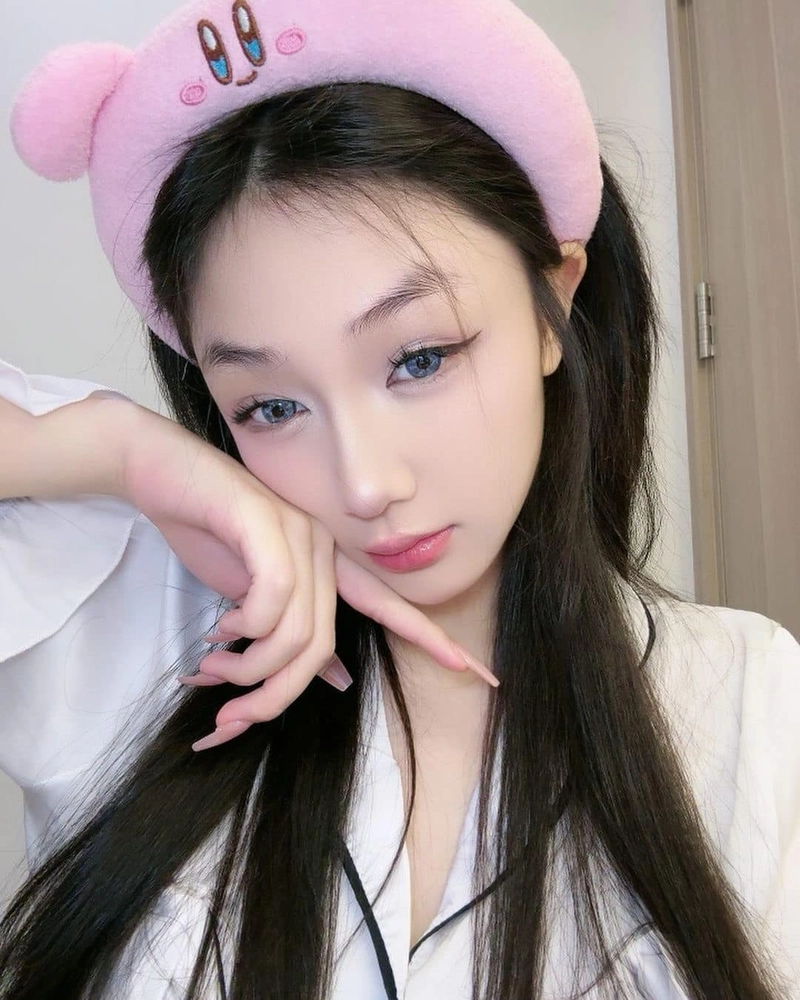 Trần hà linh bikini với diện mạo xinh đẹp hài hòa