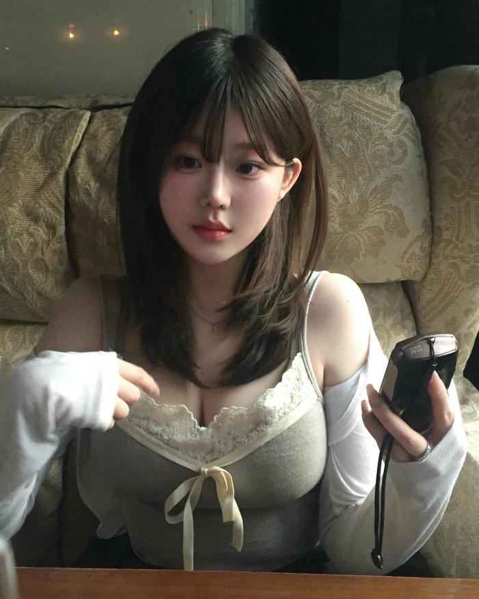 mẫu ảnh gái xinh dáng vẻ nhẹ nhàng