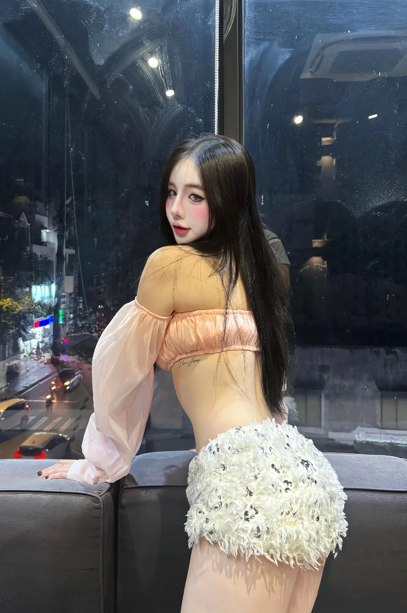 Ảnh Tiffany Thư Gymer Tiktok gợi cảm cong cong quyến rũ