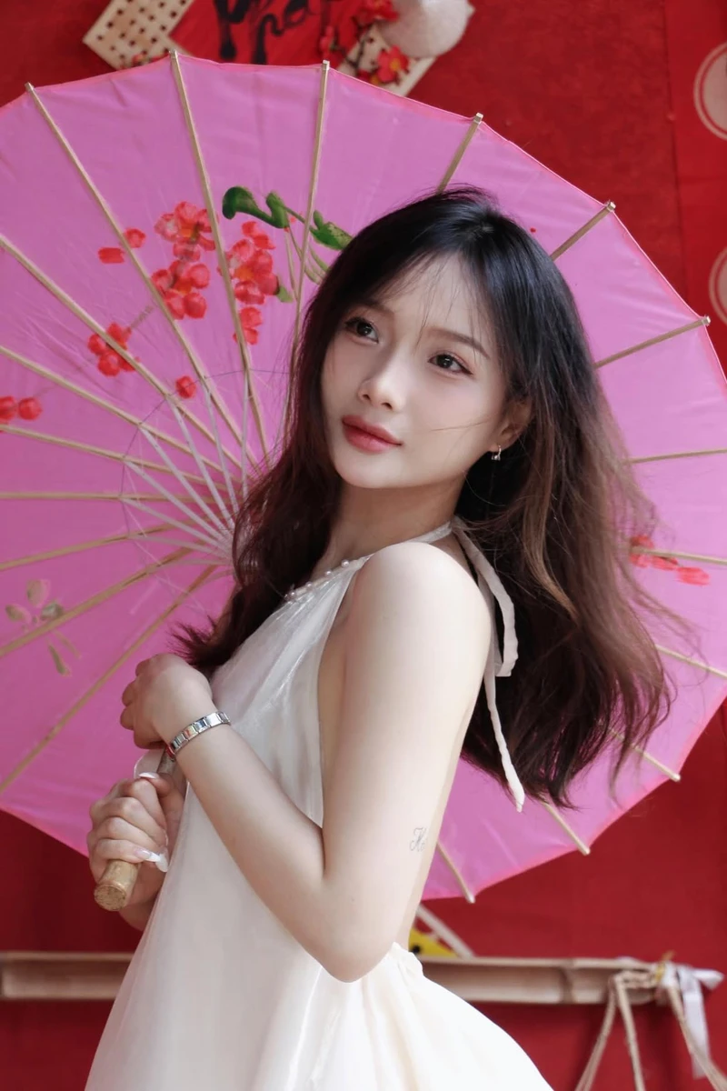 Ảnh gái xinh 2k4 làm avatar phong cách cá tính
