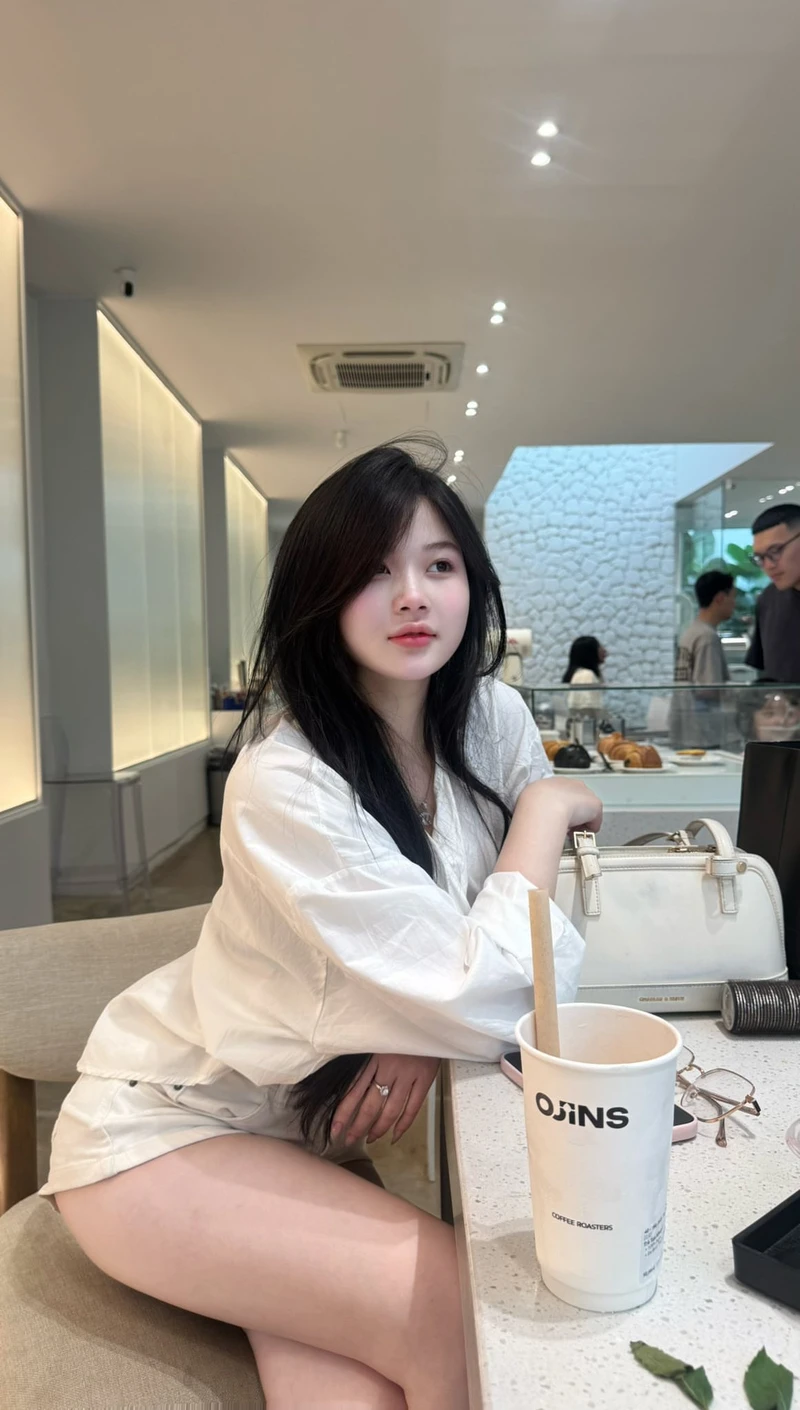 Ảnh gái xinh 2k4 làm hình nền điện thoại đẹp