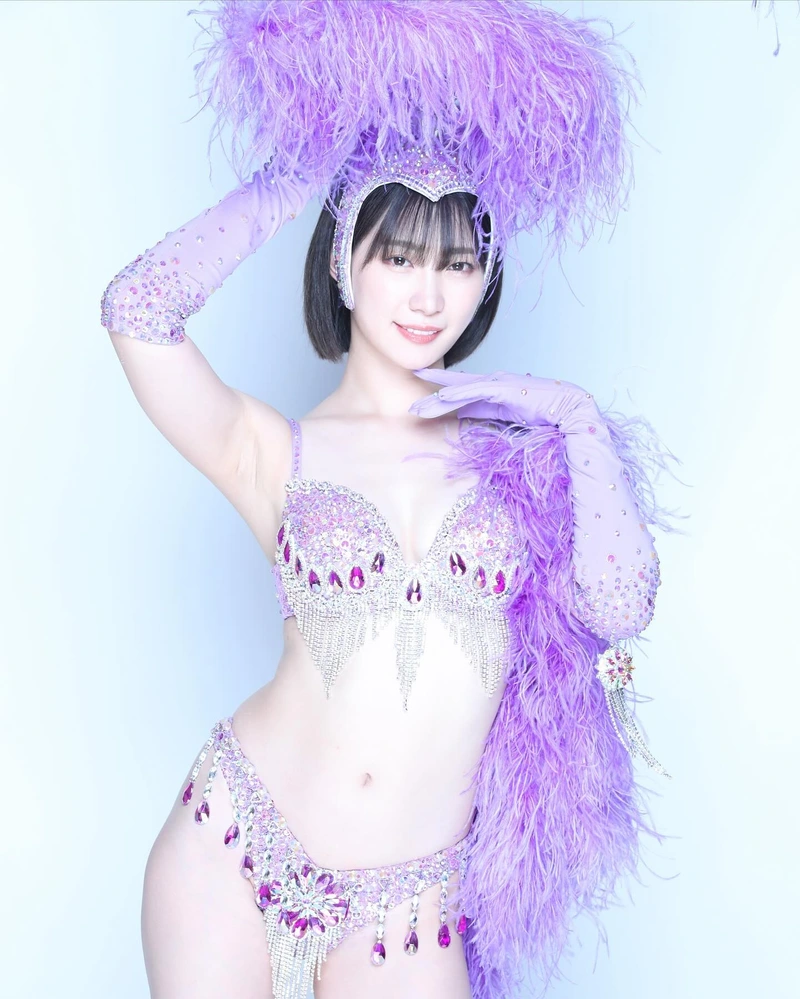 Ảnh mỹ nhân Nhật Bản Akari Mitani diện bikini trắng cực đẹp
