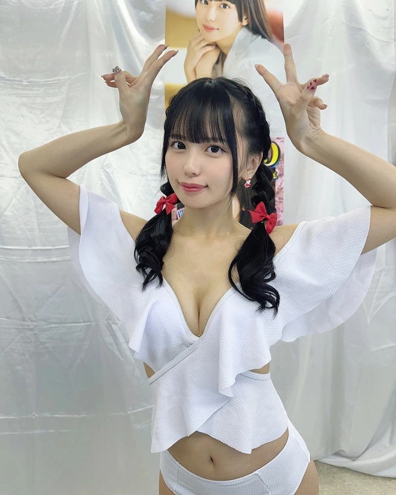 Ảnh ngoài trời của Airi Nagisa hợp phong cách bikini Nhật