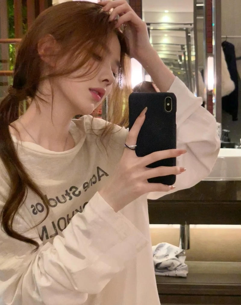 Ánh nhìn bí ẩn thể hiện phong cách bad girl