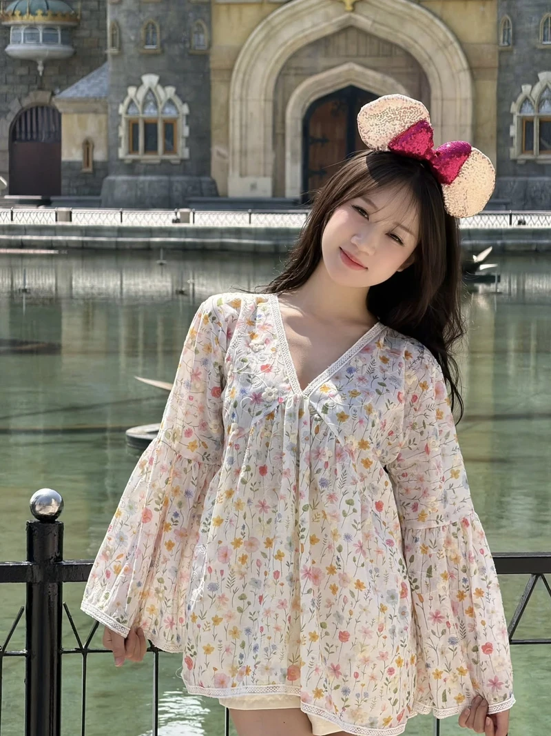 Cô gái 2k6 dâm đãng mặc váy bay nhẹ