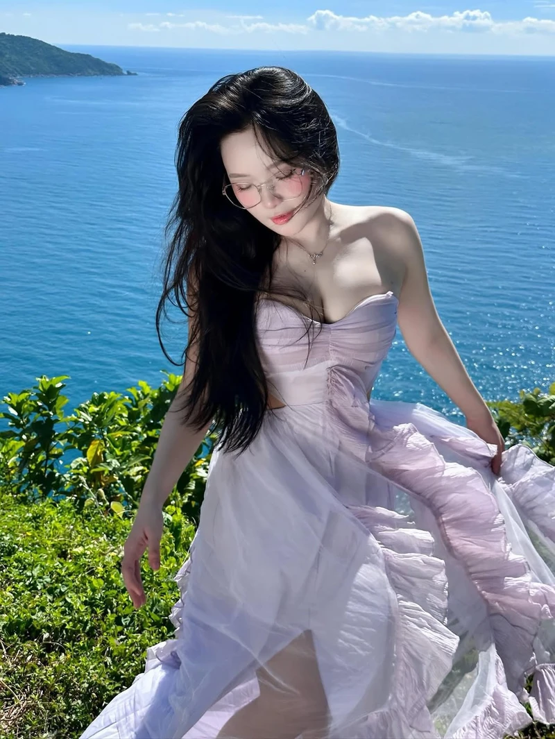 Gái xinh 2k5 với phong cách cá tính hiện đại