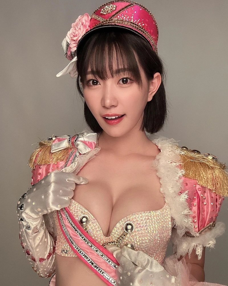 Gravure Nhật Bản Akari Mitani phong cách bikini mùa hè đẹp