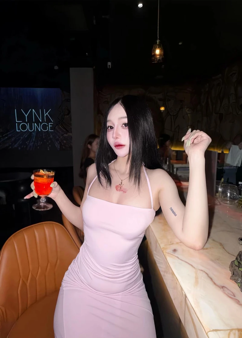 Hình Tiffany Thư Gymer sexy lộ liễu ngọt ngào