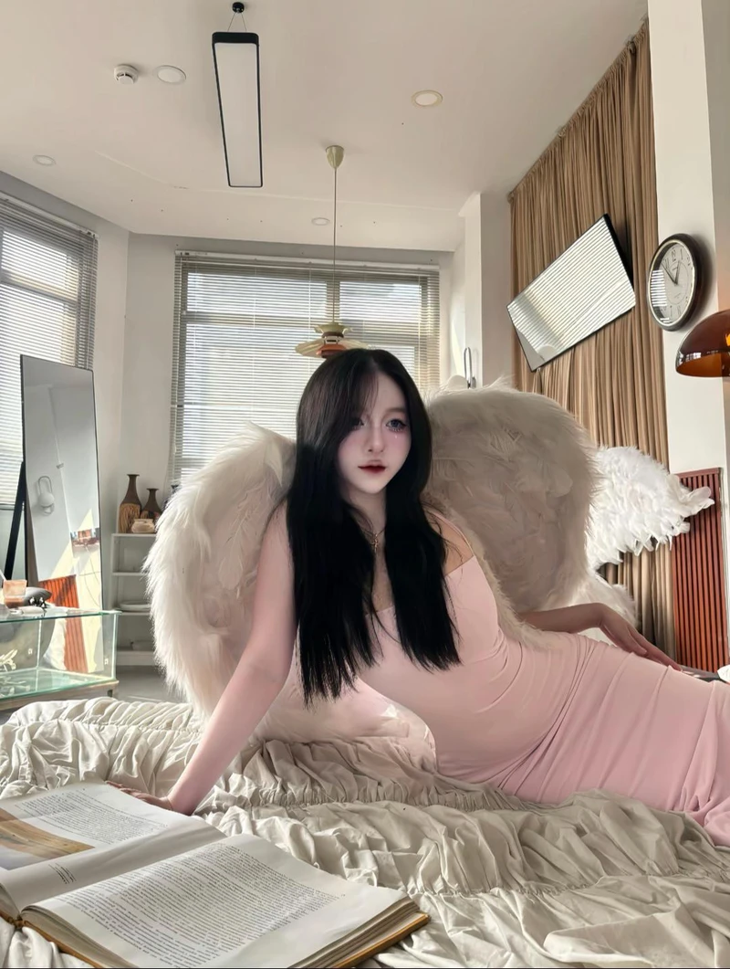Hình Tiffany Thư sexy khiêu dâm lung linh