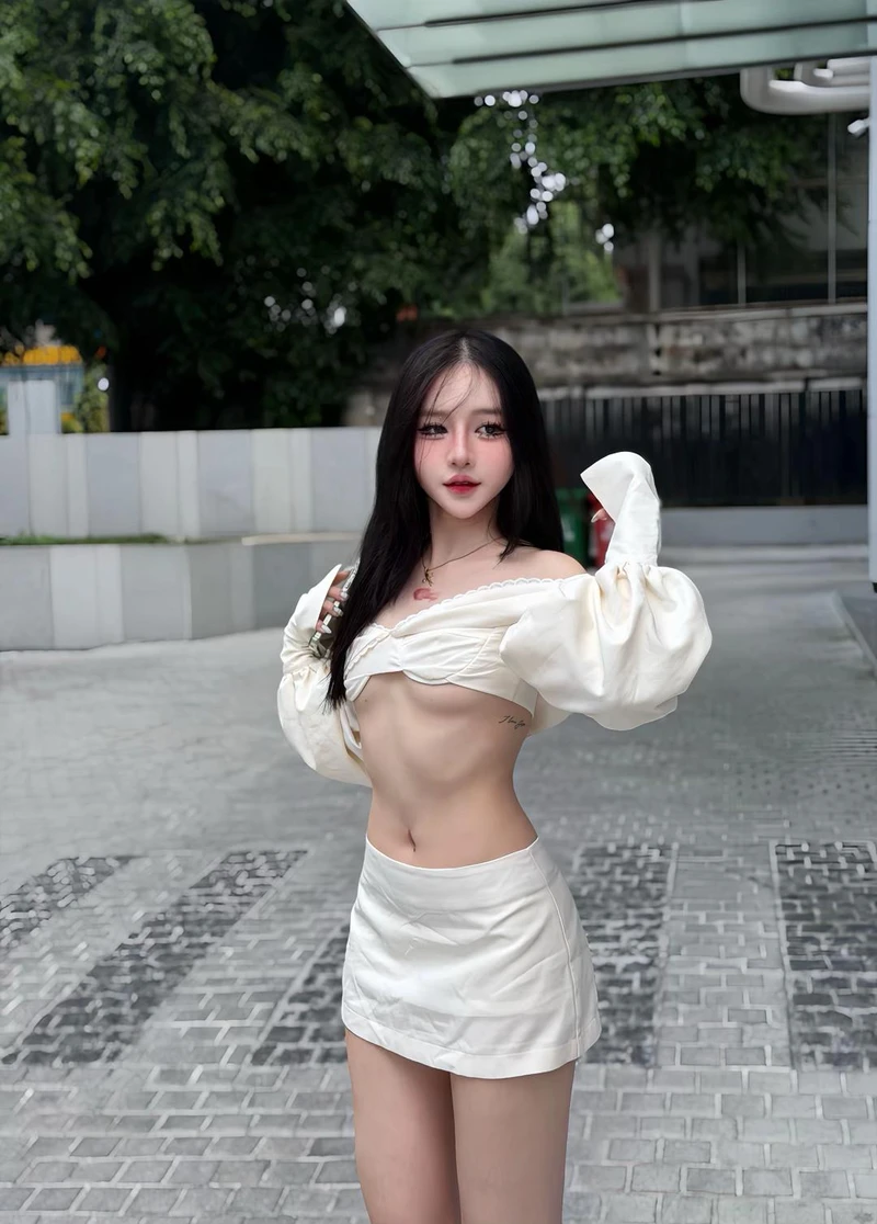 Hình Tiffany Thư sexy nóng ran đầy đặn