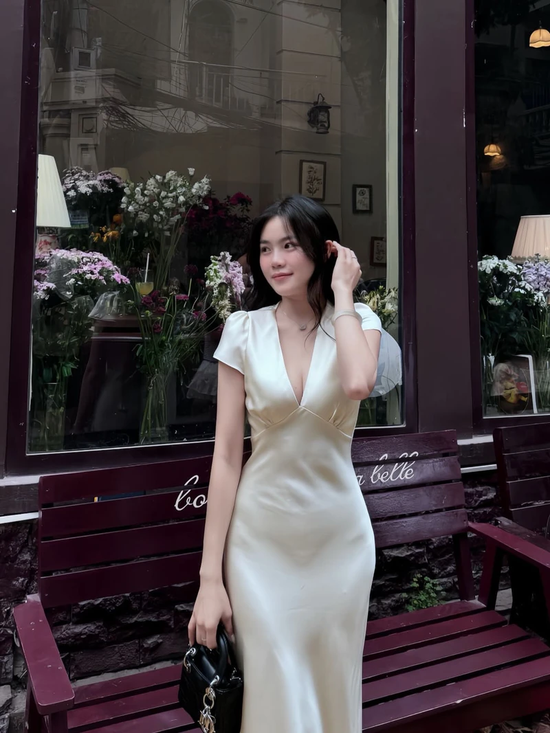 Hot girl xinh đẹp với vibe hiện đại nổi bật