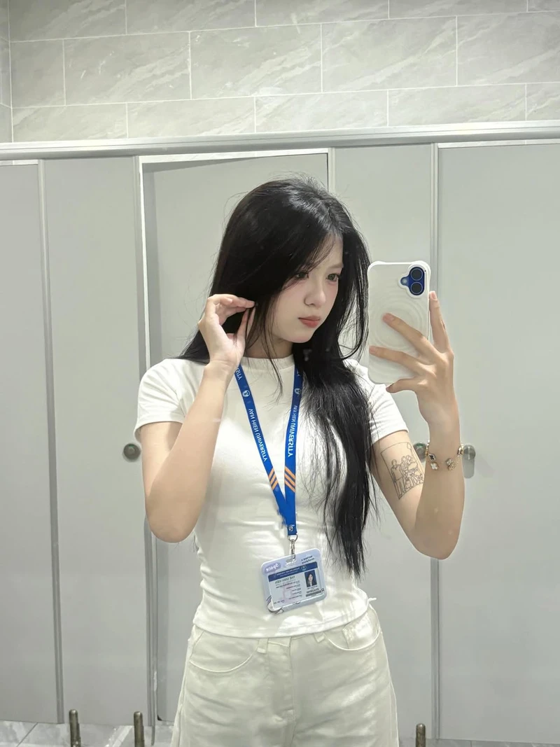 Hotgirl 2k4 xinh đẹp với ánh nhìn cuốn hút