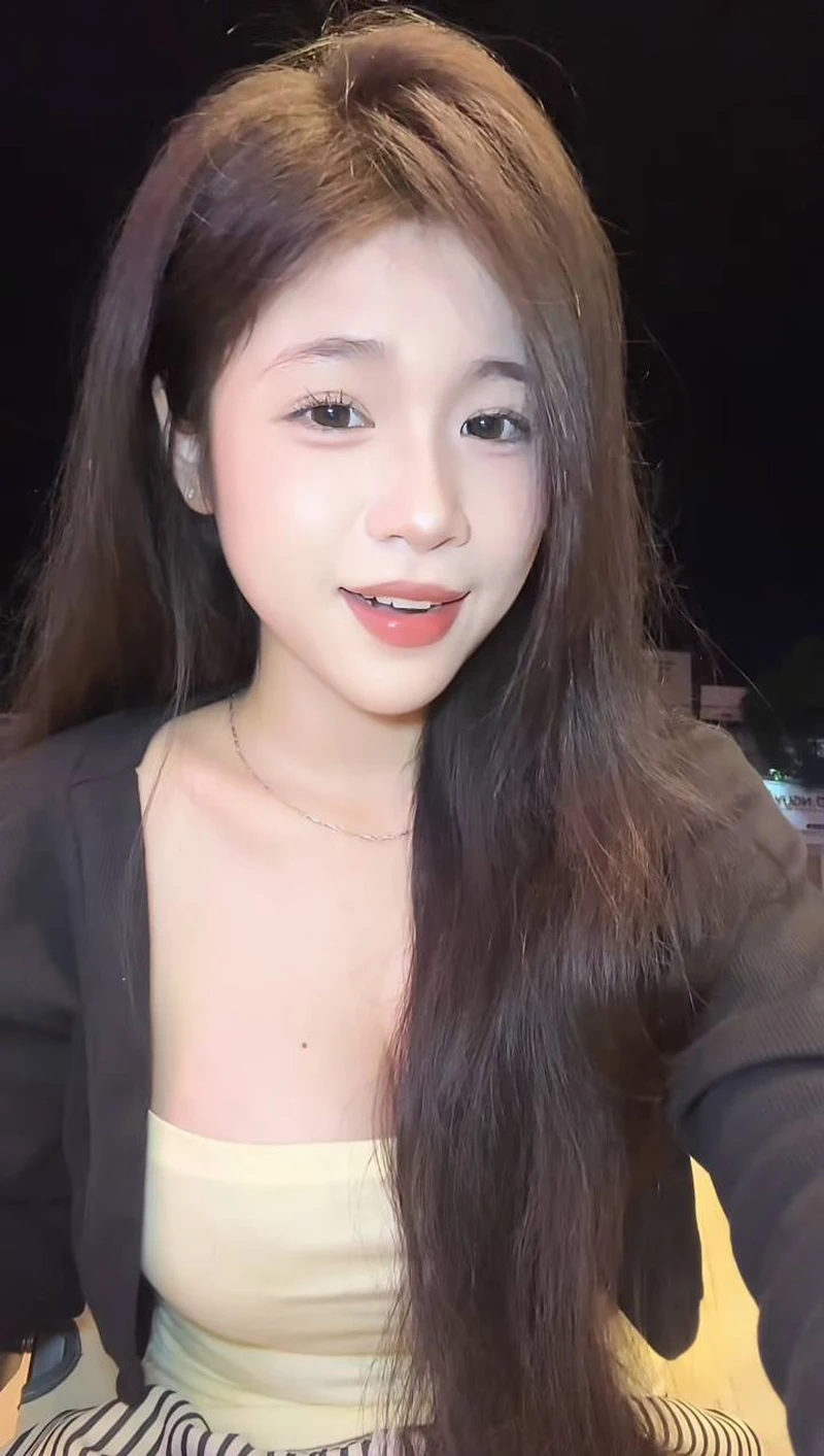 Nàng 2k6 gợi tình khoe đường cong hoàn hảo