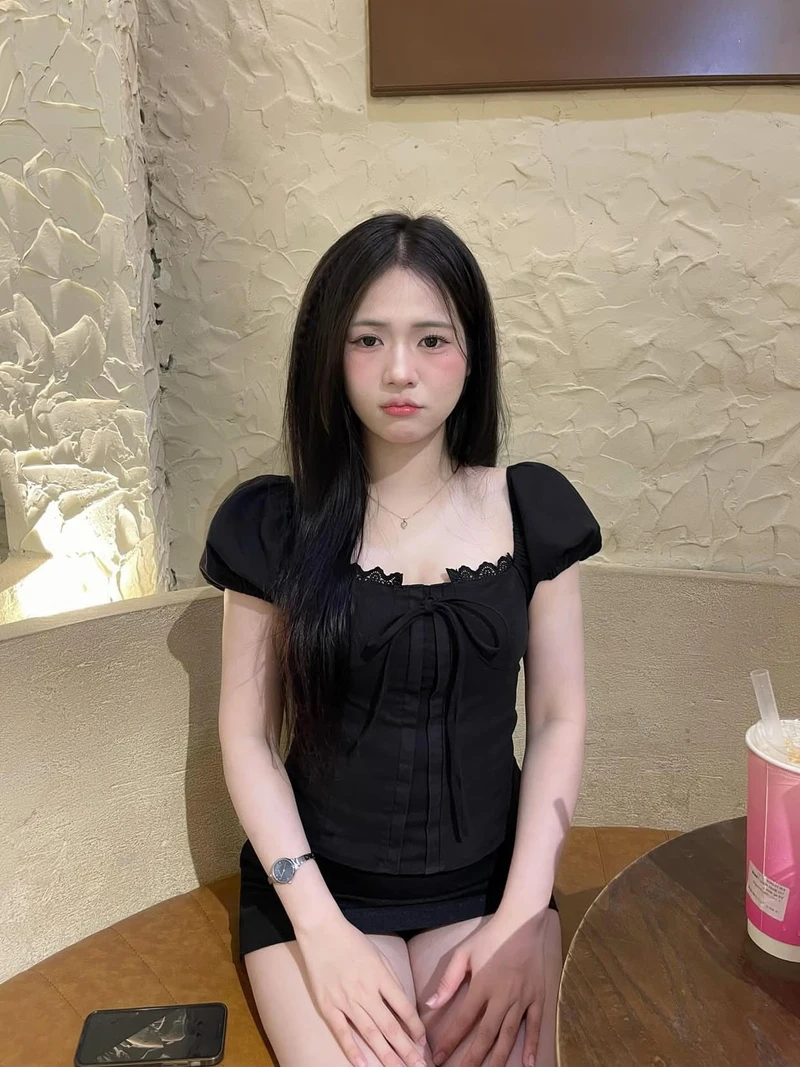 Nàng 2k6 nóng bỏng ánh nhìn đầy gợi cảm