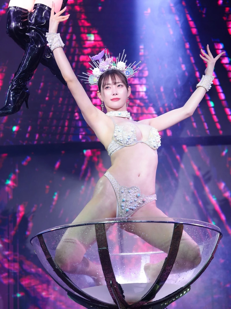 Người đẹp Nhật Bản Akari Mitani bikini cực hợp mùa hè