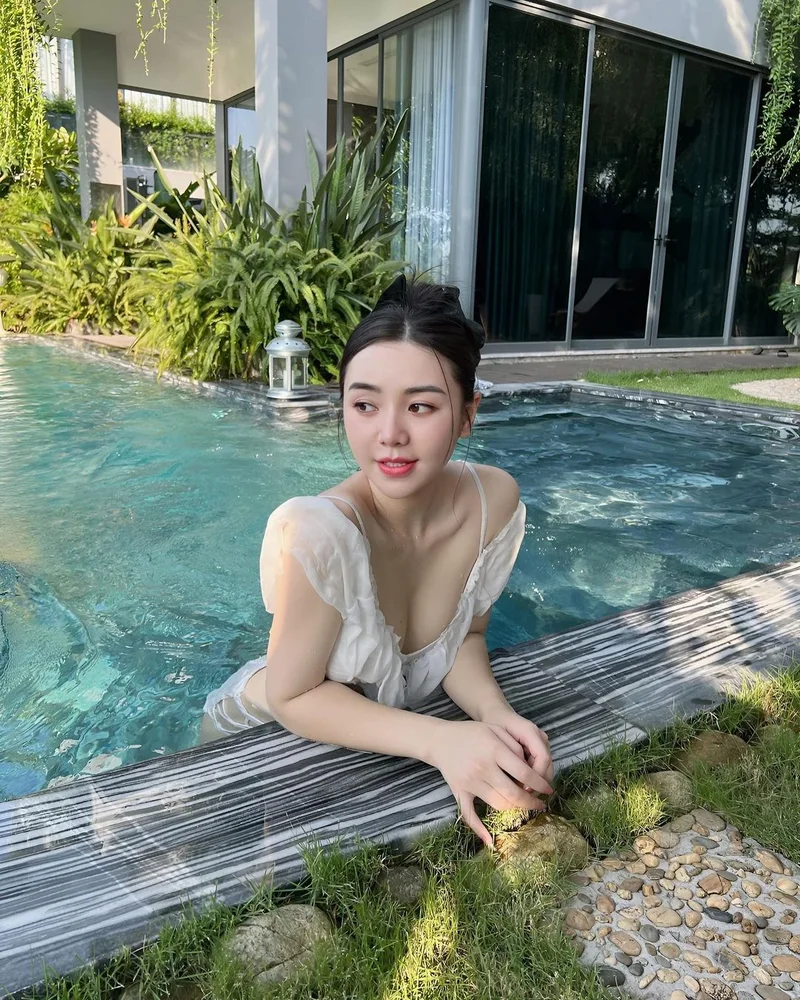 Phong cách gái xinh 2k5 với outfit năng động