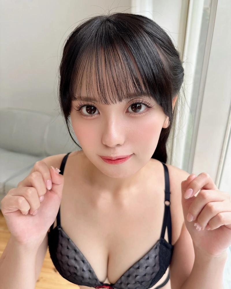 Vibe mùa hè khiến ảnh bikini Airi Nagisa rất dễ ngắm