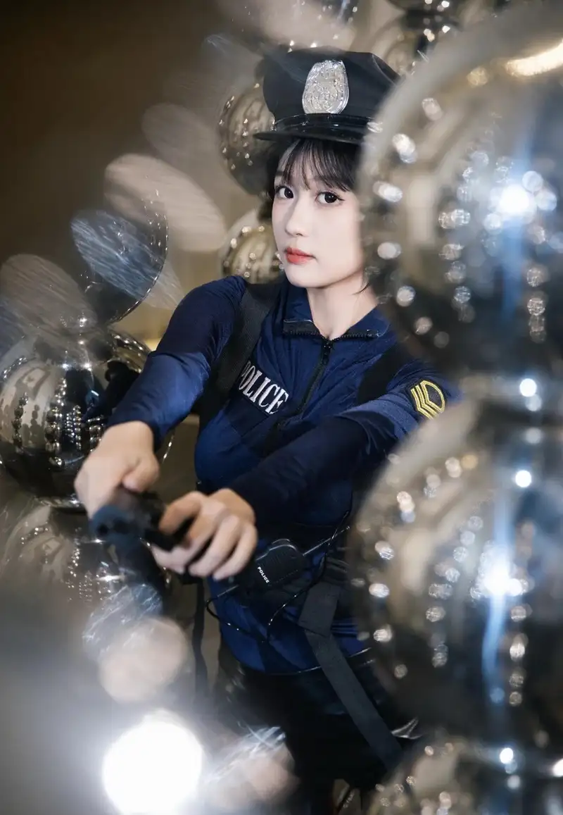 ảnh cosplay cảnh sát nữ cá tính nổi bật