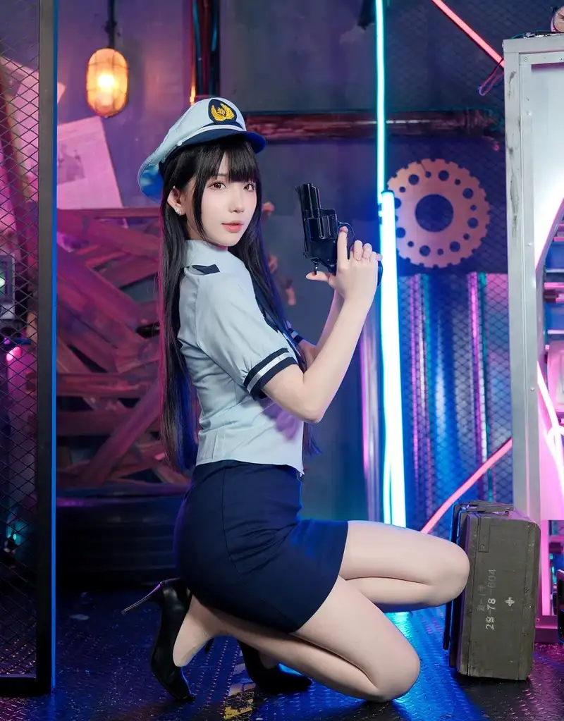 ảnh cosplay cảnh sát sắc nét chất lượng cao