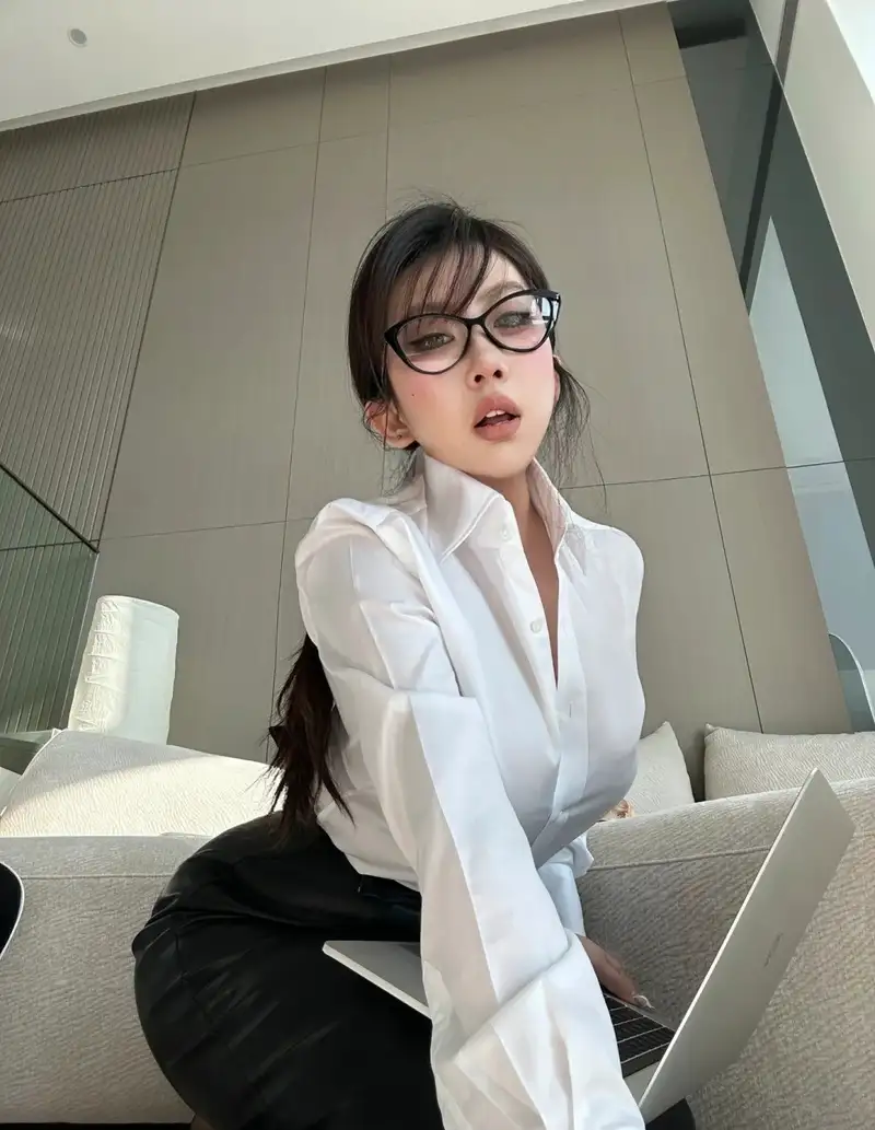 ảnh đẹp cosplay thư ký nữ mới nhất