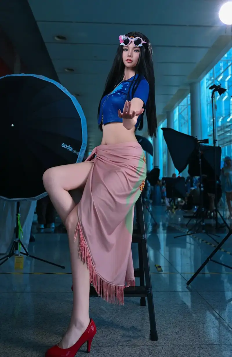 ảnh nico robin cosplay chuẩn One Piece