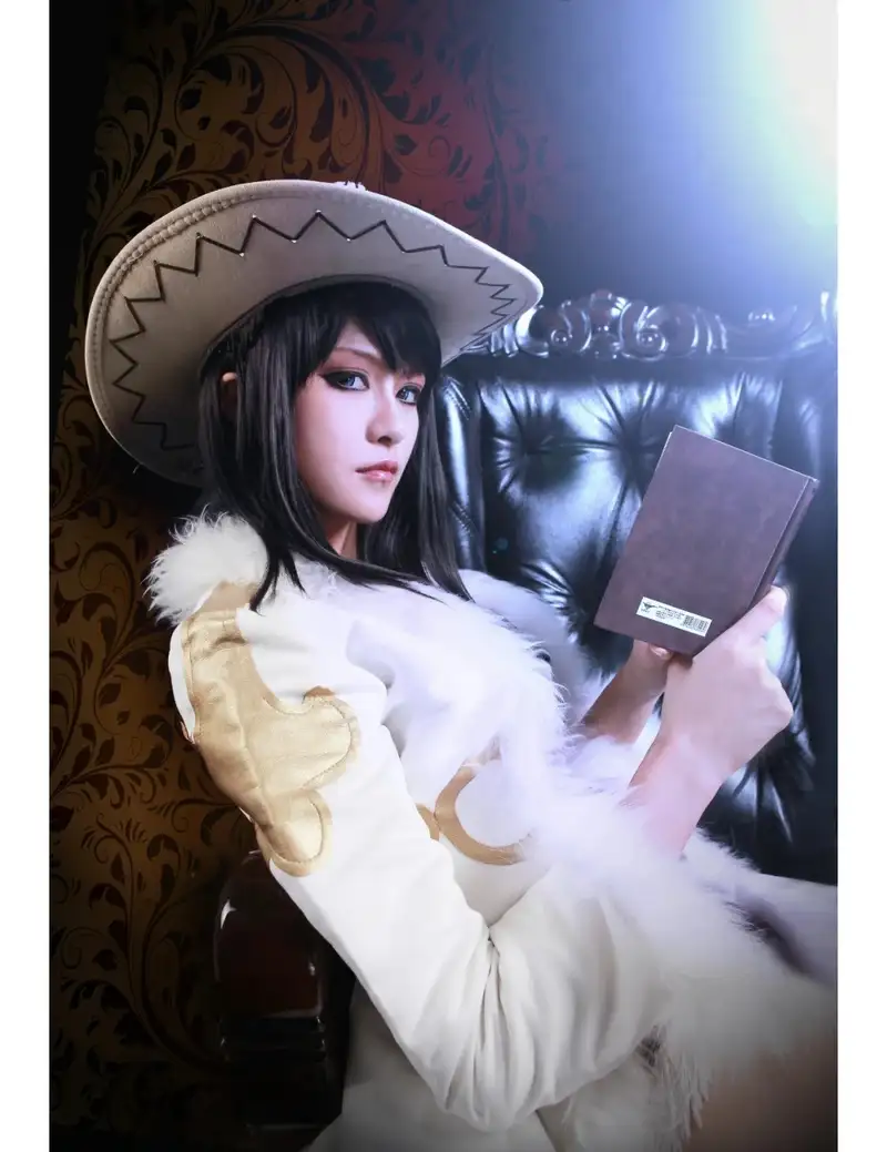 ảnh nico robin cosplay với tạo hình ấn tượng