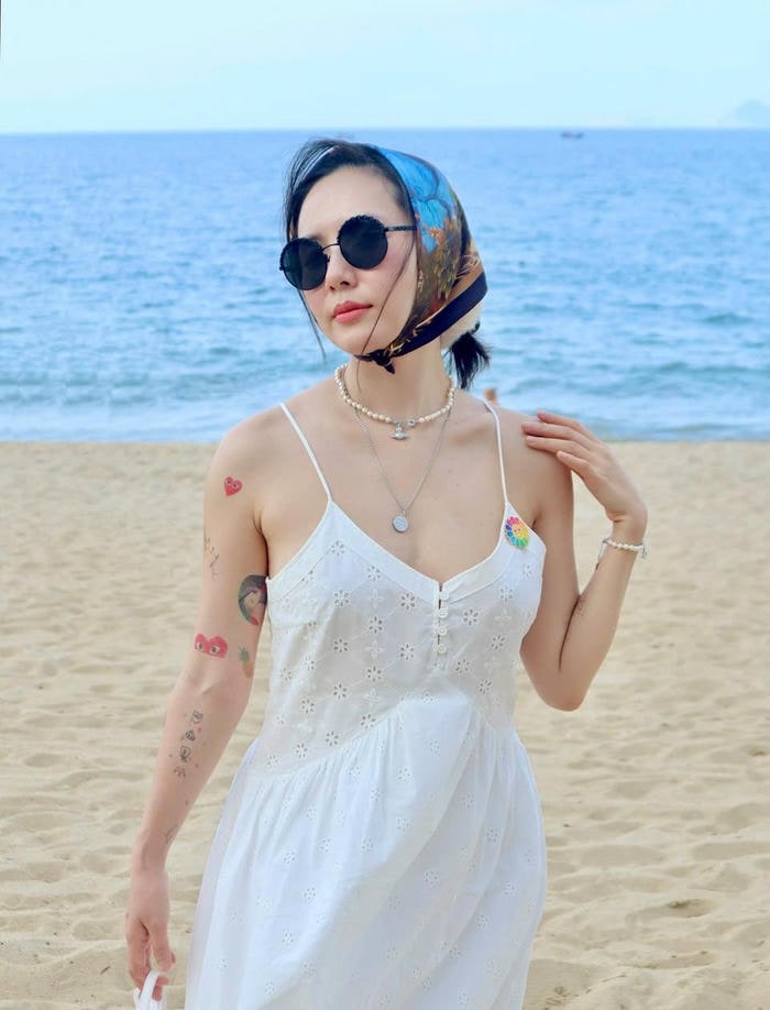 ảnh phương linh bikini bố cục gọn gàng