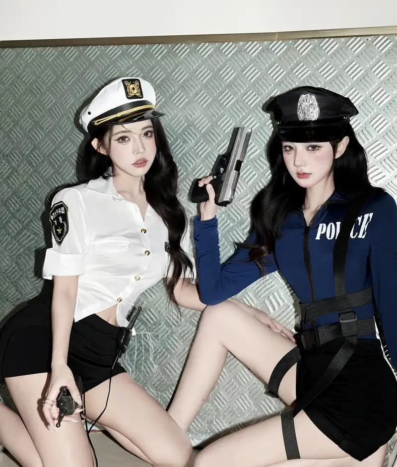 cosplay cảnh sát đẹp với thần thái cuốn hút