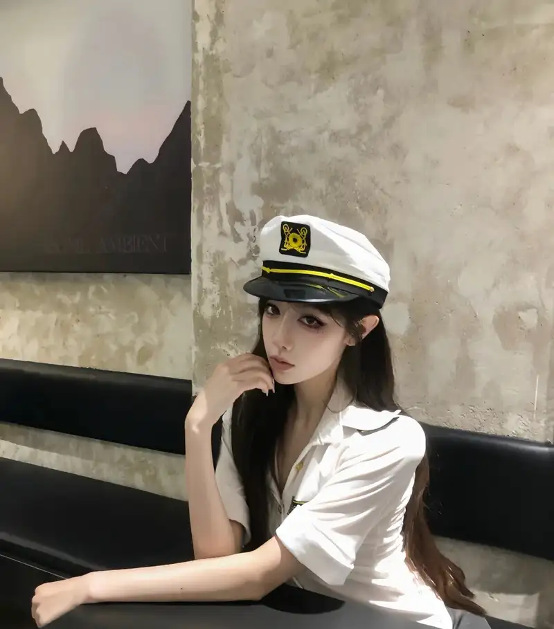 cosplay cảnh sát nổi bật với đồng phục