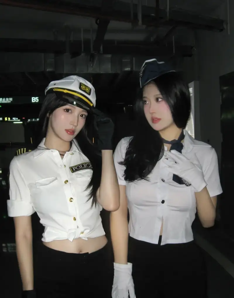 cosplay cảnh sát sexy với đồng phục đẹp