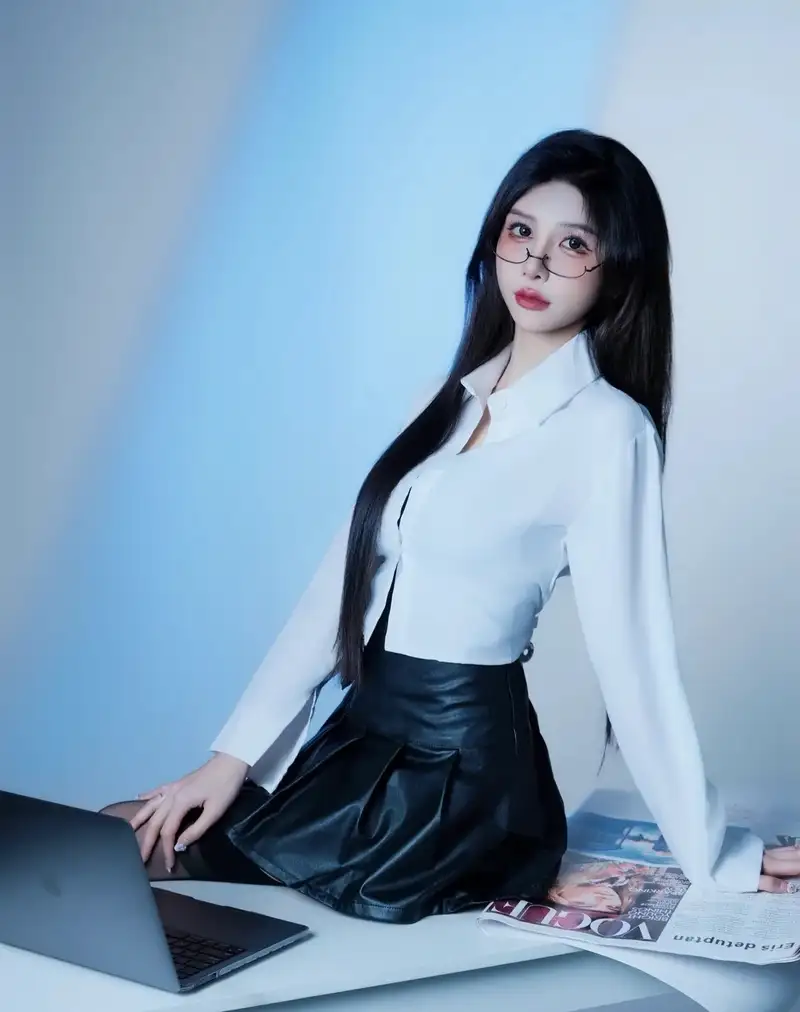 cosplay thư ký phong cách Nhật Bản độc đáo