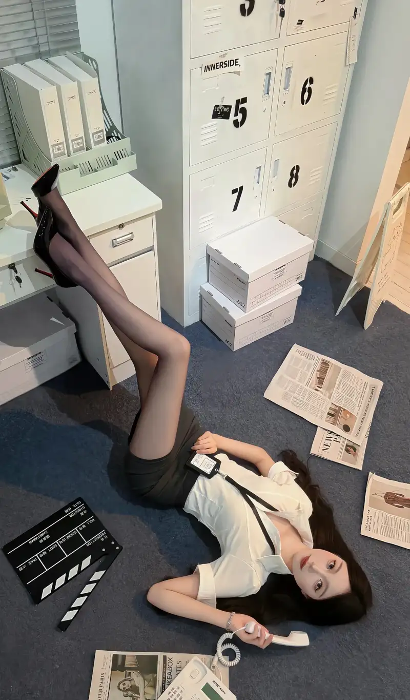 cosplay thư ký quyến rũ với thần thái cuốn hút