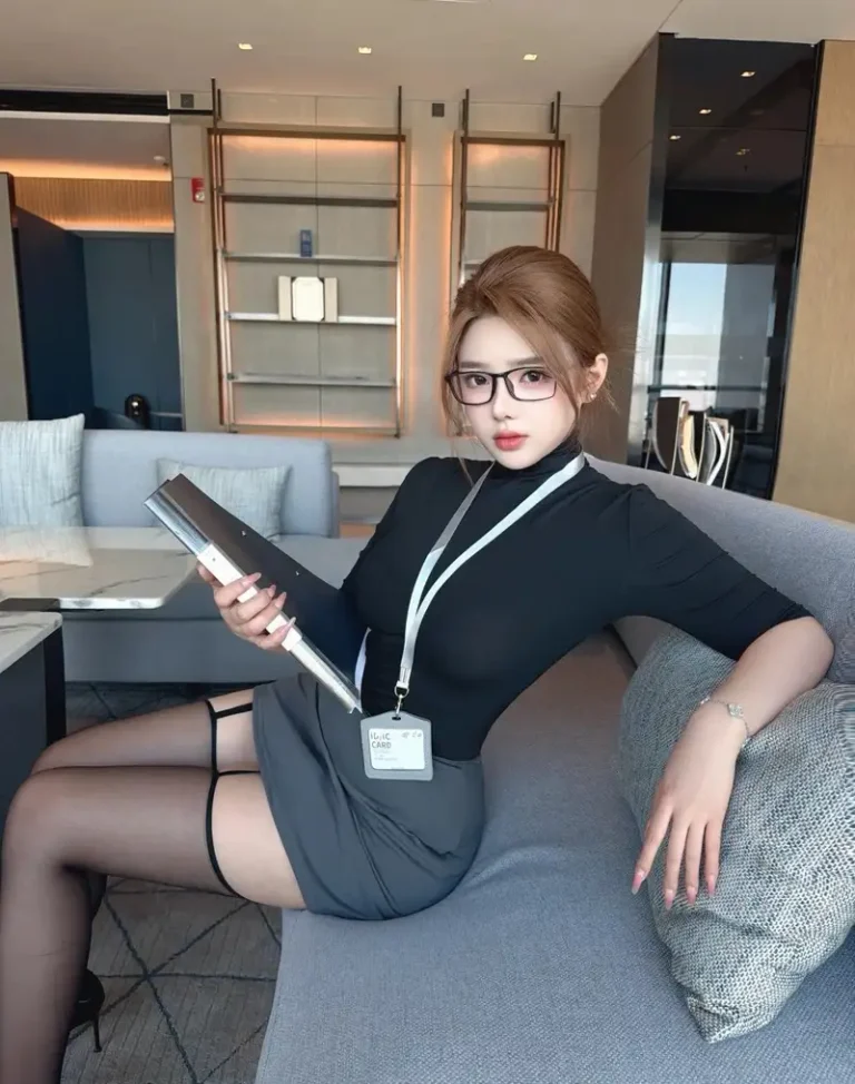 90+ Cosplay thư ký thanh lịch, cuốn hút với nhiều phong cách