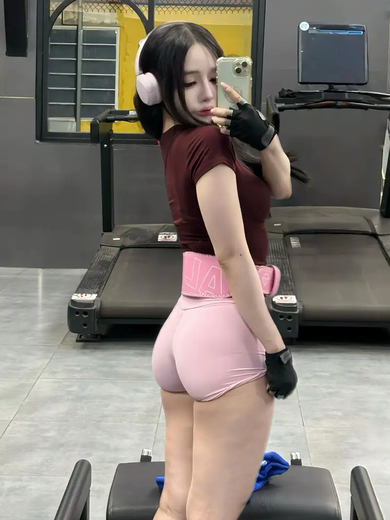 hình Tiffany Thư Gymer Tiktok đẹp