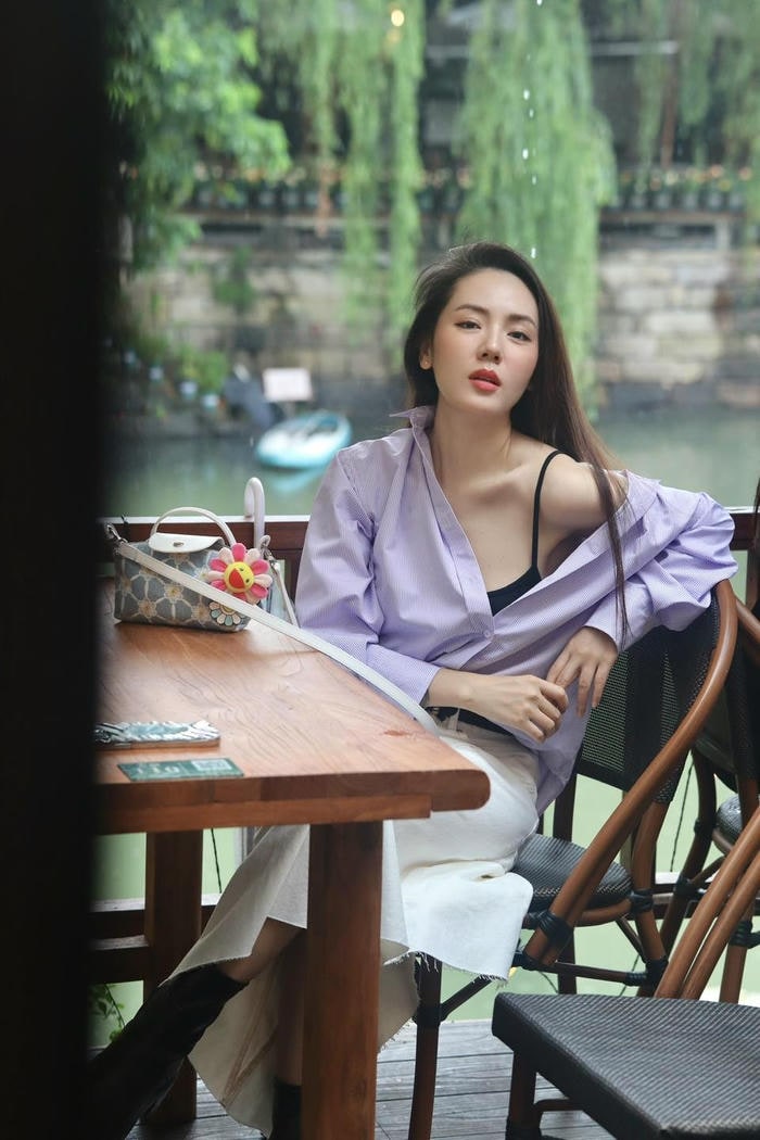 vóc dáng phương linh bikini cân đối