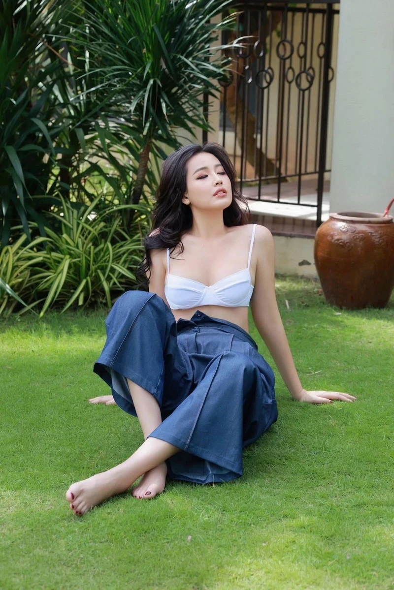 Ảnh Mai Phương Thuý bikini sexy thanh thoát quyến luyến