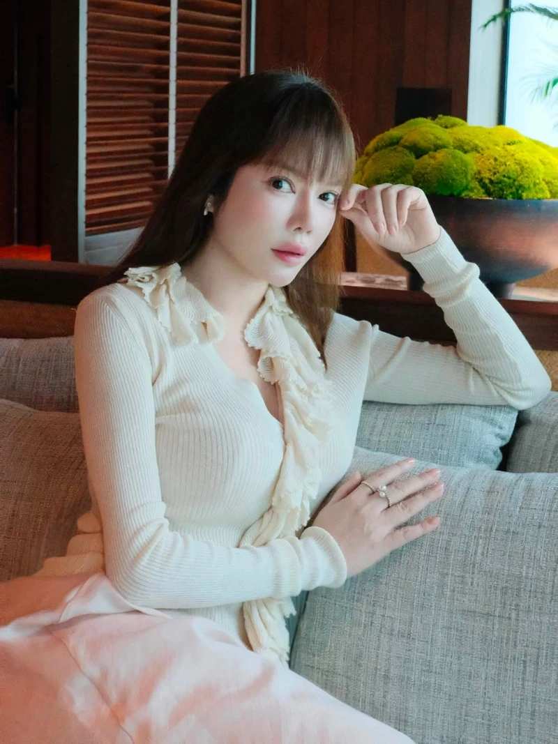 Hình Lý Nhã Kỳ bikini sexy tinh tế