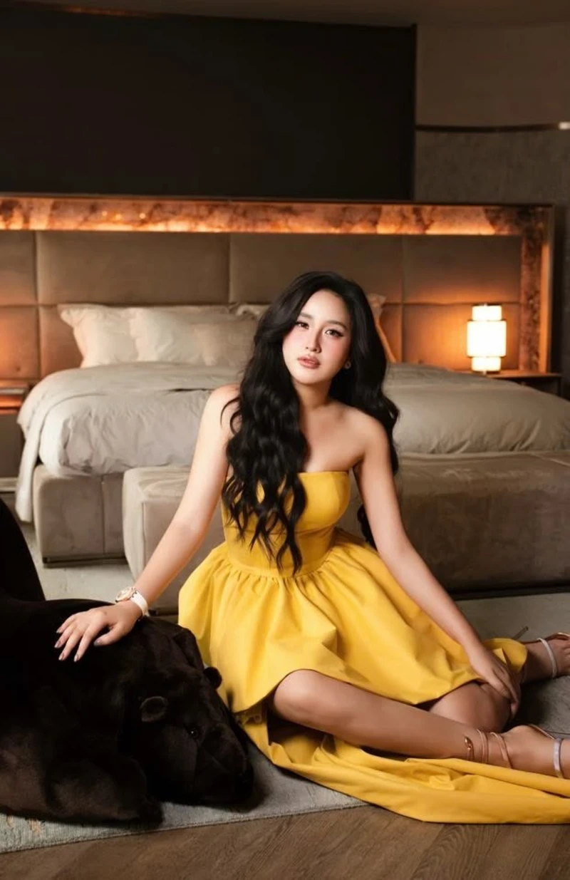 Hình Mai Phương Thuý xinh dịu dàng tinh khôi