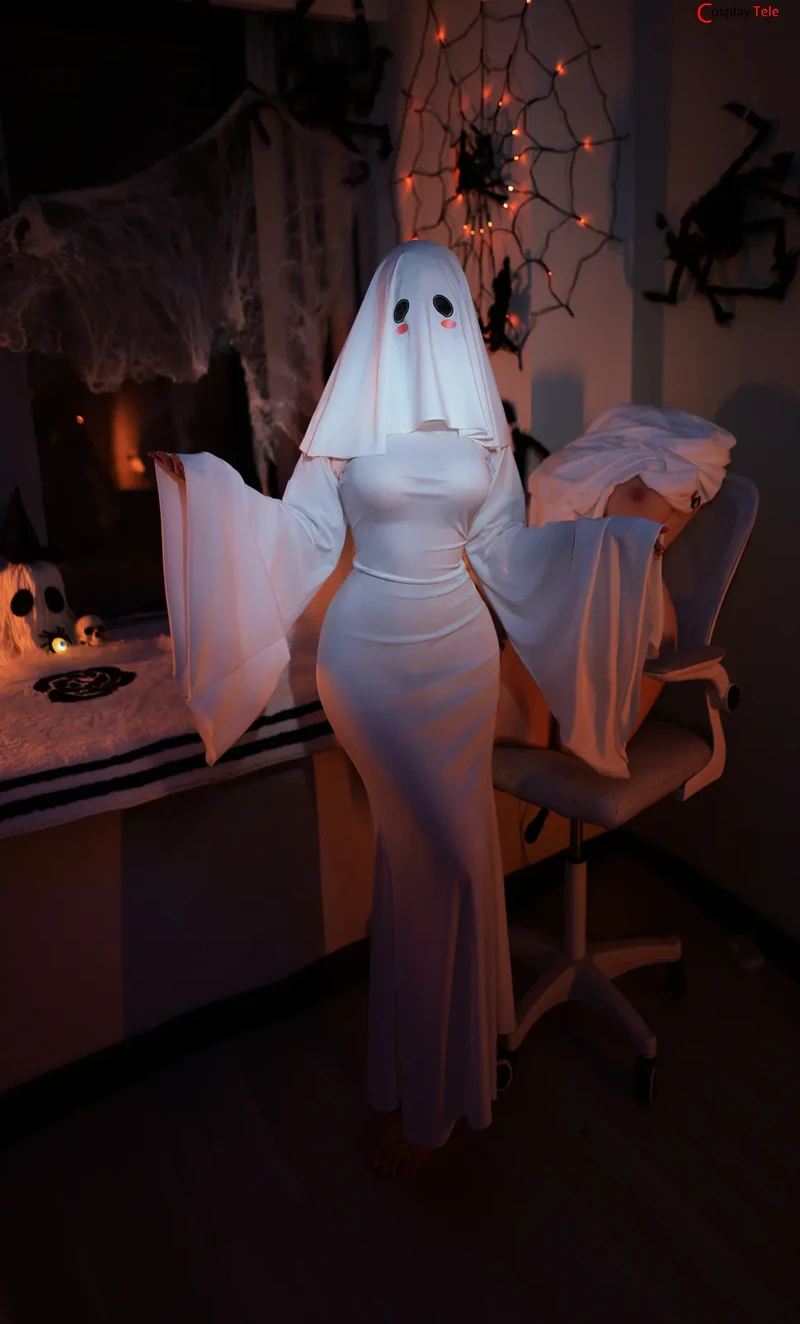 Hình ma nữ cosplay quyến rũ với thân hình gợi cảm