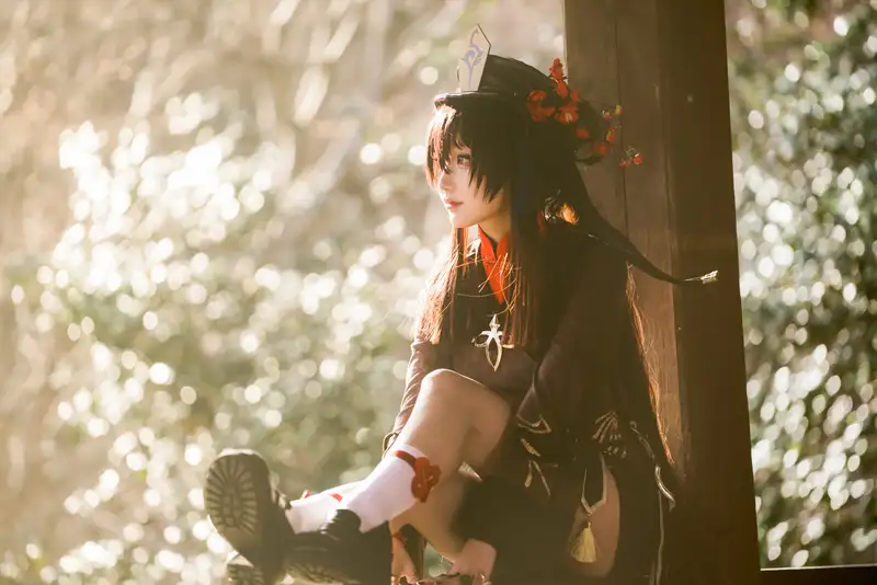 Ảnh Hu Tao cosplay với tạo hình nhân vật sống động